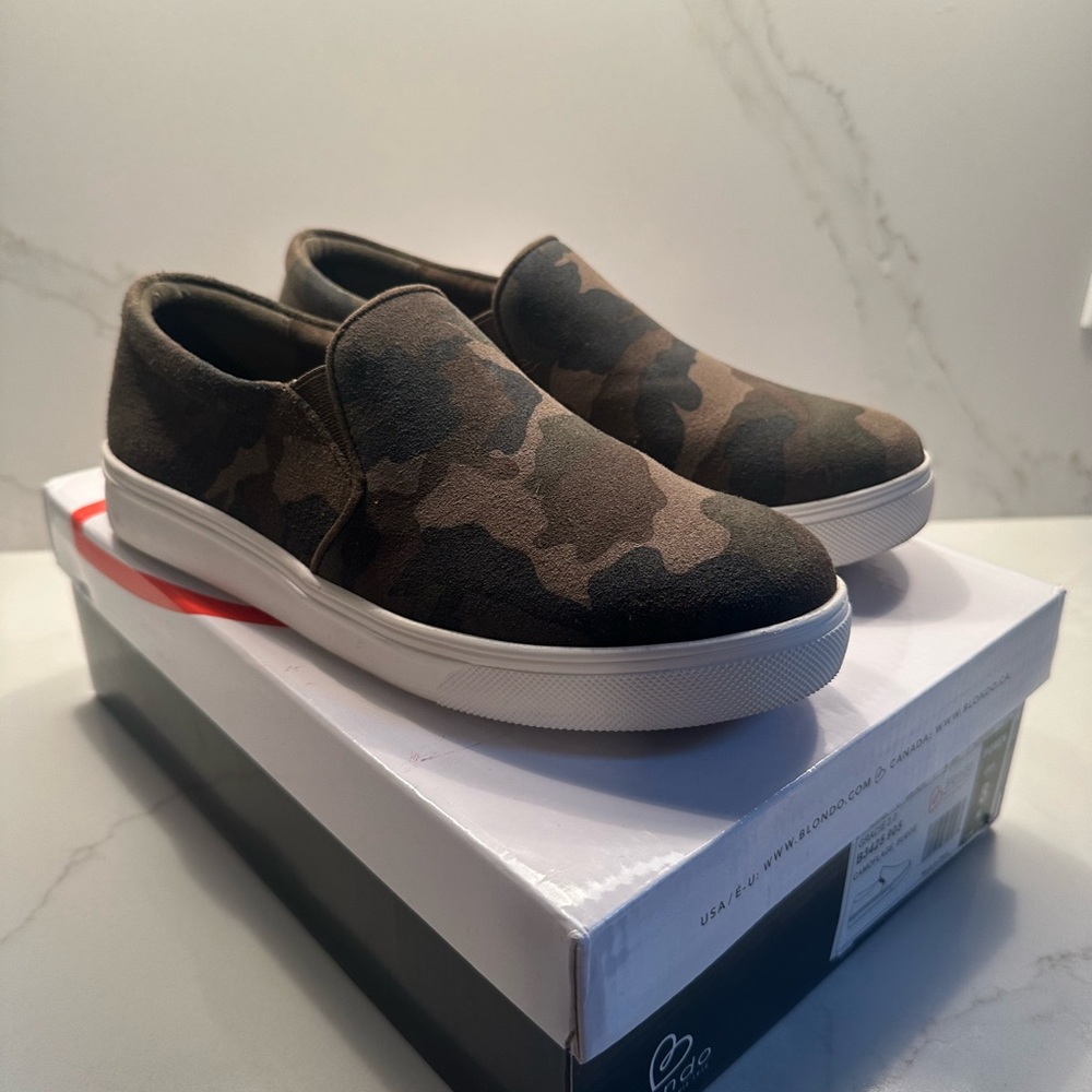 Blondo Gracie 2.0 Camoflage Suede Waterproof Slip Ons Size 8 Women’s